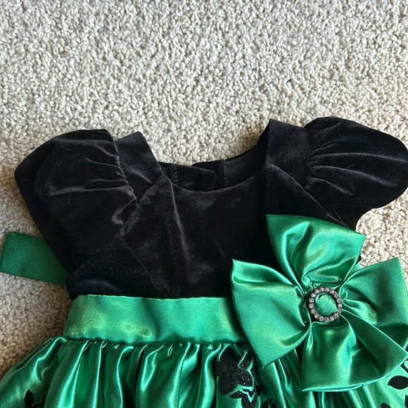 BEAUTIFUL BLACK AND GREEN HOLIDAY DRESS - Picture 4 of 6